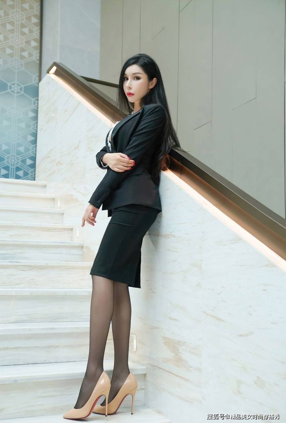 高跟鞋|职场女性如何搭配才能干练又不失成熟的魅力？
