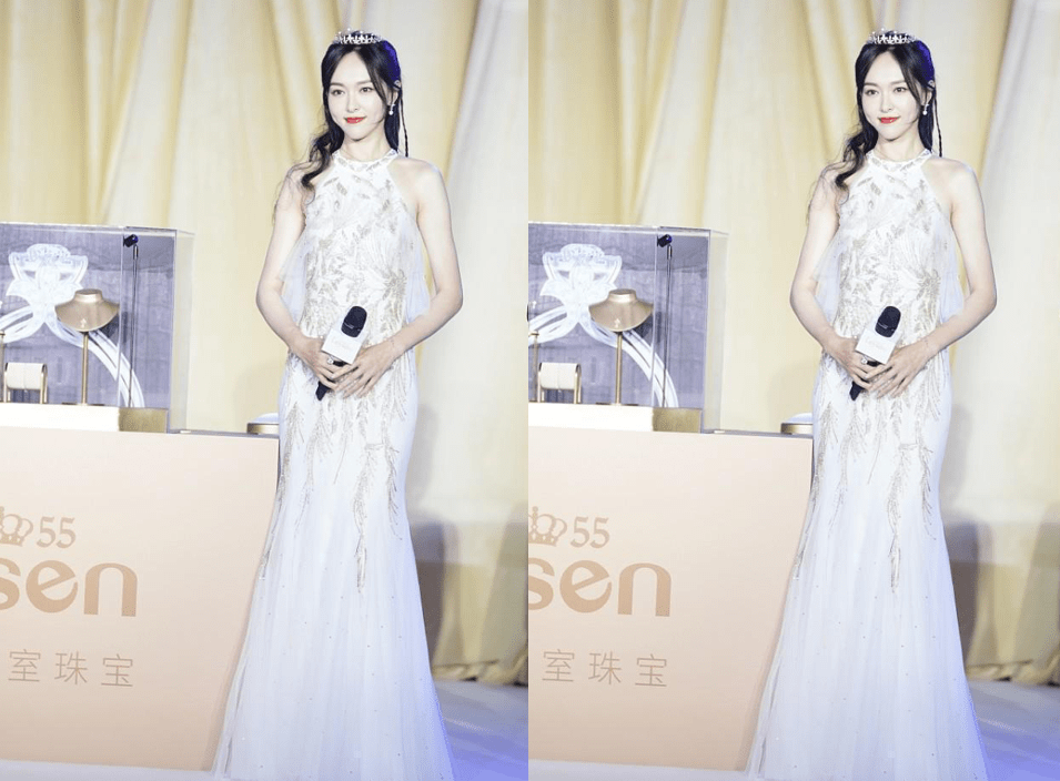 鱼尾|唐嫣头戴王冠好贵气,穿鱼尾裙展现身材曲线,有种说不出的高级感