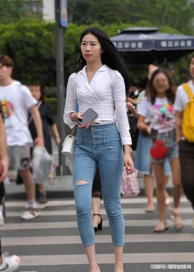毛衣|风格独特的打底裤展现别样的青春活力，展示时尚风情，彰显魅力