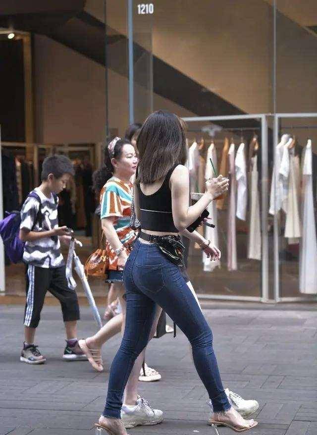 颜色|打底裤彰显年轻体态，带来无限活力感，让你充满时髦感