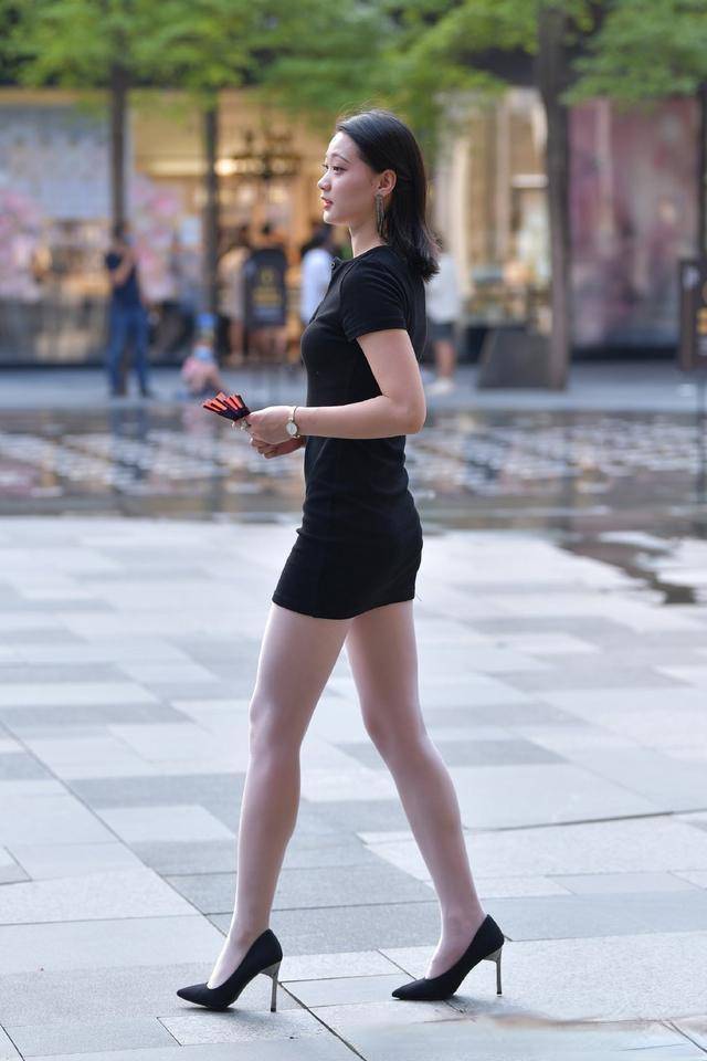 深蓝|光彩夺目的瑜伽裤显瘦好搭配，展示时尚风情，简单大方 (3)