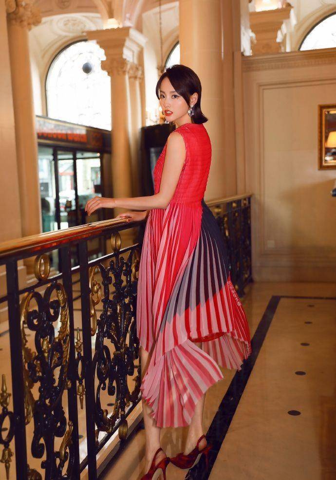 风情|今春最优雅CP：山楂裙＋高跟鞋，温柔还耐看，适合三四十岁的女人