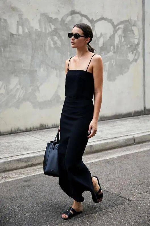 仙女|别总穿运动鞋啦！现在流行“连衣裙＋凉鞋”，好看显瘦又时髦！