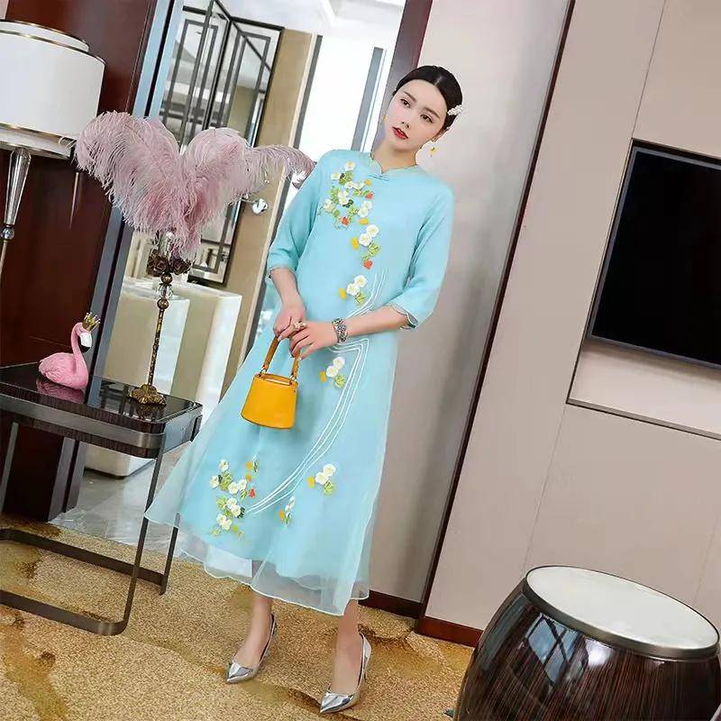 清丽丽|回眸一笑胜星华,一袭旗袍类奥黛!裙摆划出一抹美丽的弧度!