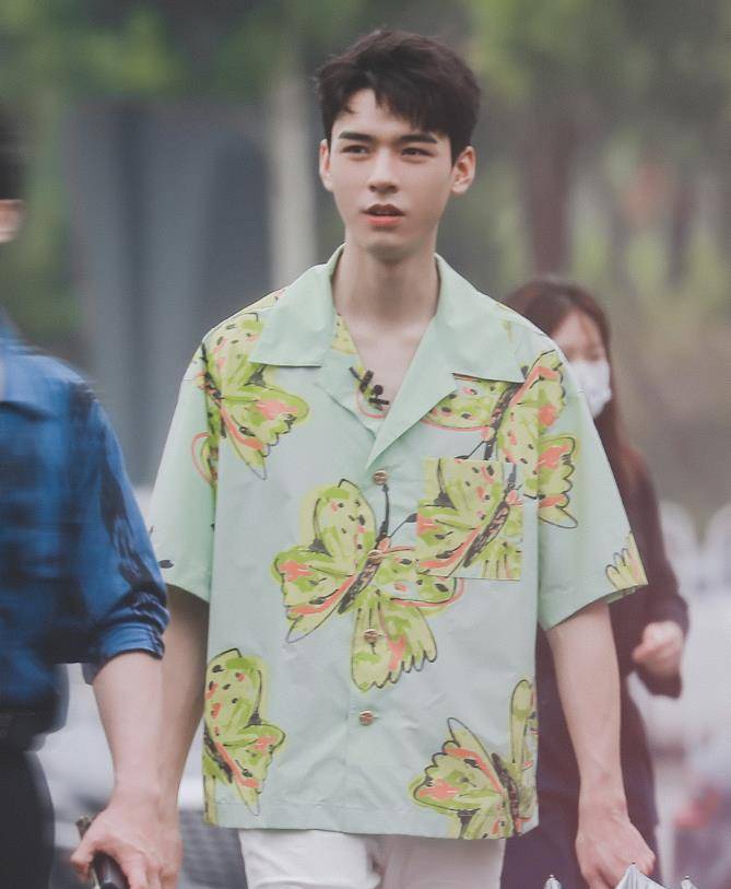 周也最新拍摄路透图 801c15e20ea74203bb575ddc216063e6.jpeg