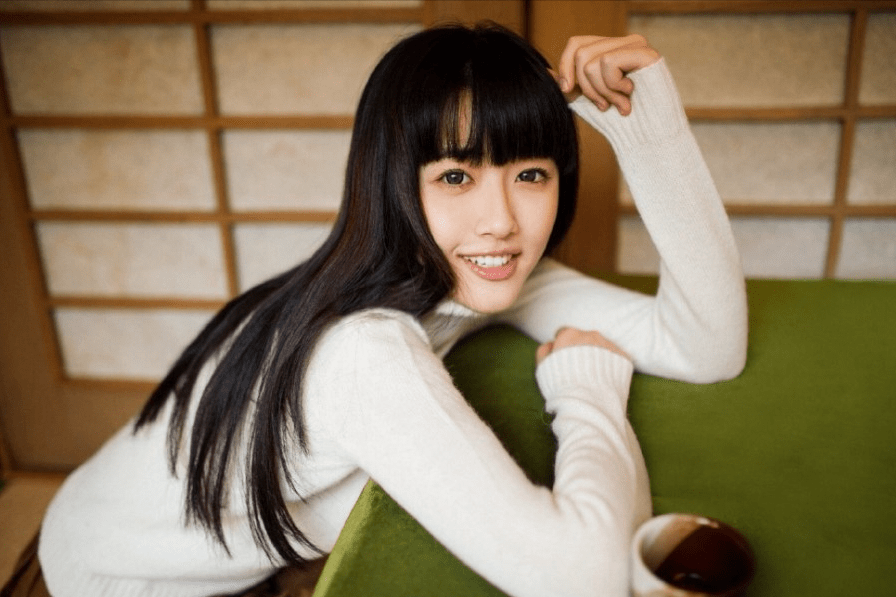 人大女神官宣结婚了,男方相貌平平遭网友吐槽,但他却是个富豪