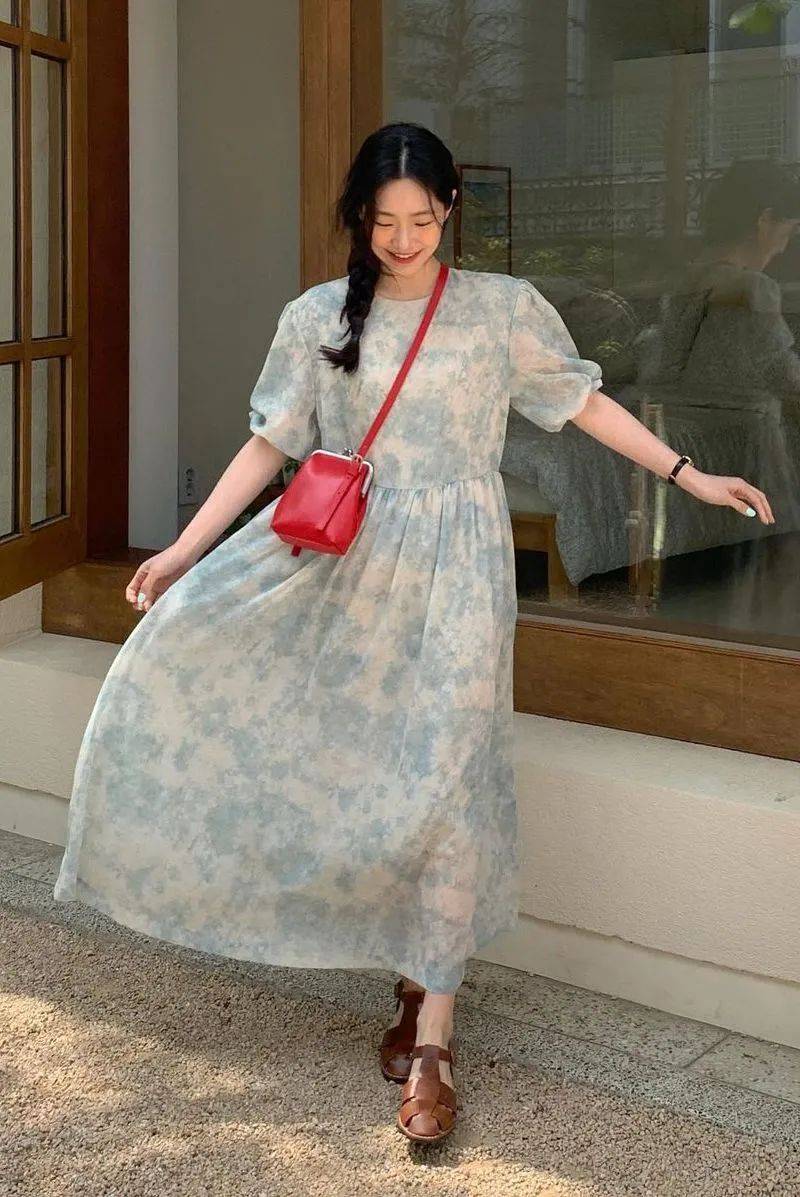 小白|“平底鞋+裙子”穿出女人最轻松,优雅的样子,巨时髦!