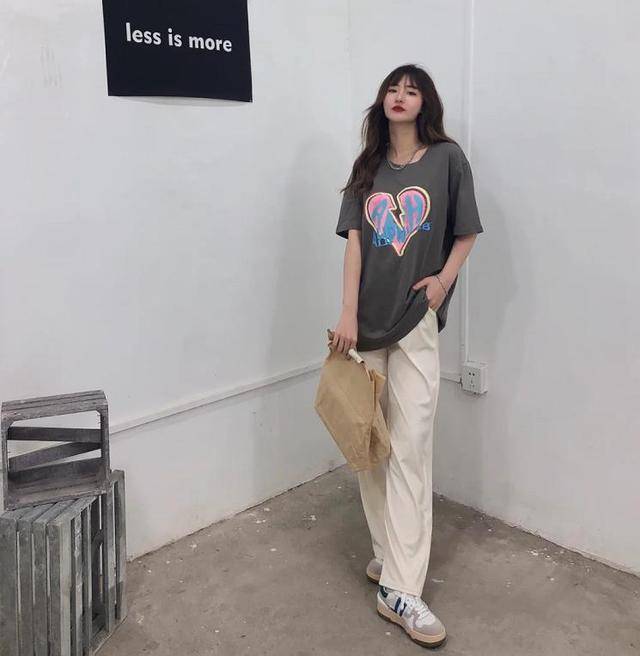 进行|“阔腿裤＋运动鞋”怎么搭更好看？掌握这些时髦小技巧，减龄大气
