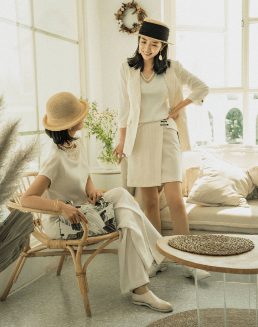 穆勒|女人过了50岁后，别再用高跟鞋配裙子，学学三木妈妈，时髦还舒服