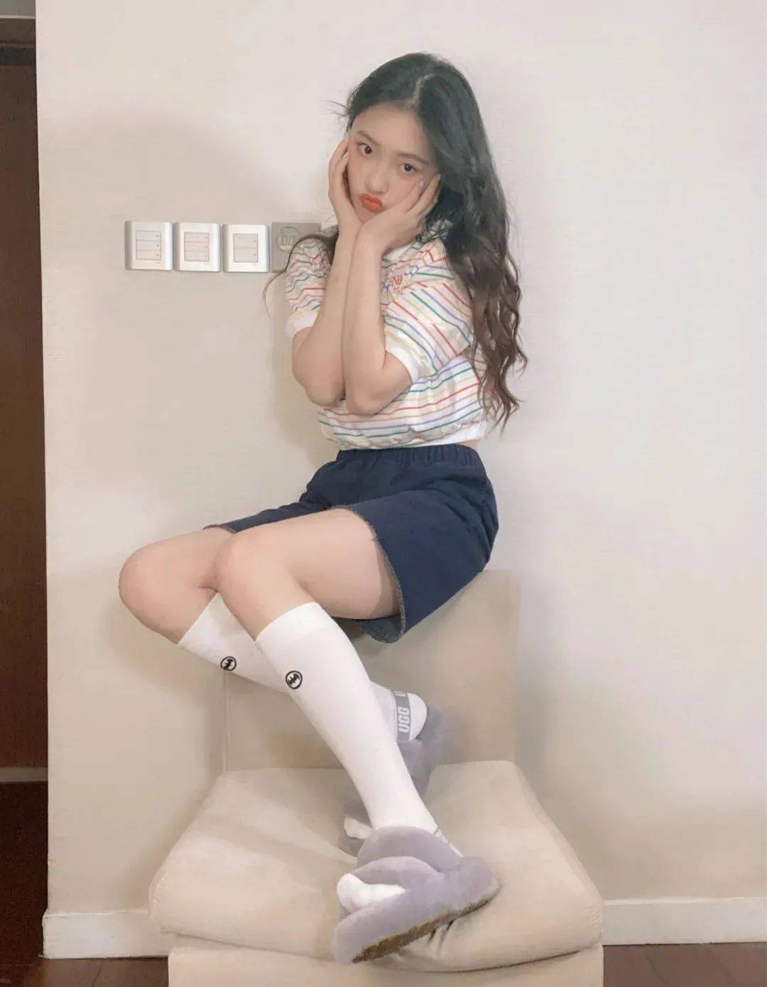 运动鞋|今夏不要总穿运动鞋了,2021流行这几款凉鞋,上脚显瘦显直又显腿长!