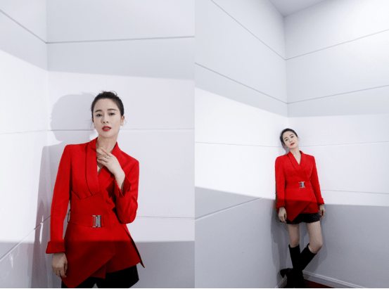 刘海|左小青的小肉脸真显嫩,冷白皮轻松驾驭灰色大衣,配刘海能卖萌了