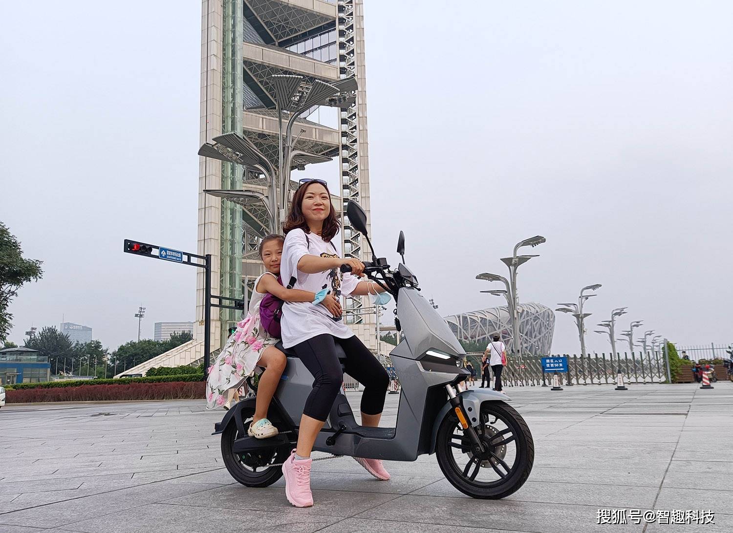 通勤买菜接娃样样行,小牛电动gova f2骑行半月有感_电动车