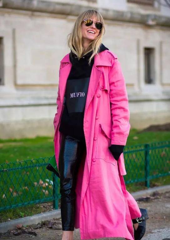 黑色|奚梦瑶又美出新高度，黑色卫衣配紧身裤随性大气，超模身材抢镜