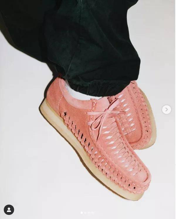 Runner|抄袭沃尔玛？YEEZY“洞洞鞋”红色十月释出！