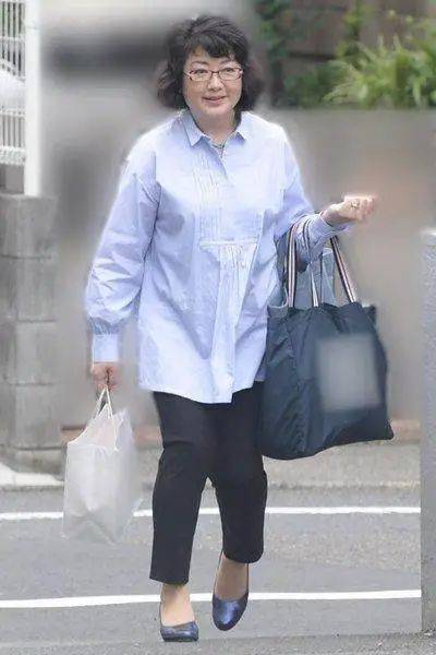 时尚|山口百惠曾经有多美！如今61岁穿公主鞋烫蛋卷头仍像少女