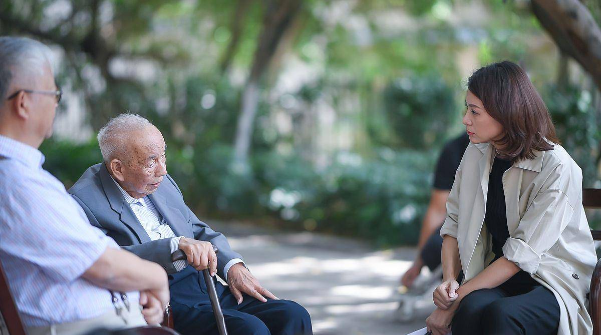 因为|何德何能？《朗读者3》推迟播出，竟让忠实粉说出如此多感人之语