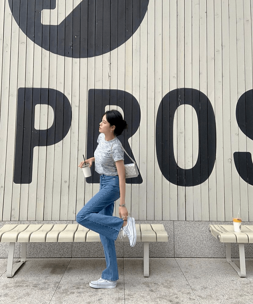 脚踝|2021不要再穿高跟鞋了!今夏“九分裤+运动鞋”正流行!