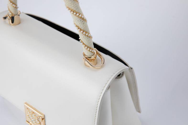 繁华世界|LuneVille全球限量 |一针一线勾勒繁华世界，方寸之间寻觅法式韵味