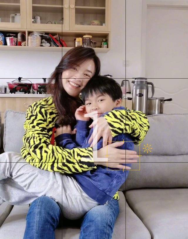 身材|张庭脸上还是挺嫩的，无修镜头中，感觉气质变得更高级了