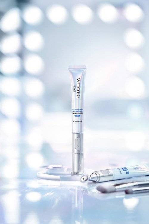 白金双|实力演员檀健次新代言解锁！牵手国货美肤品牌水密码一起守护你的“眼”值！