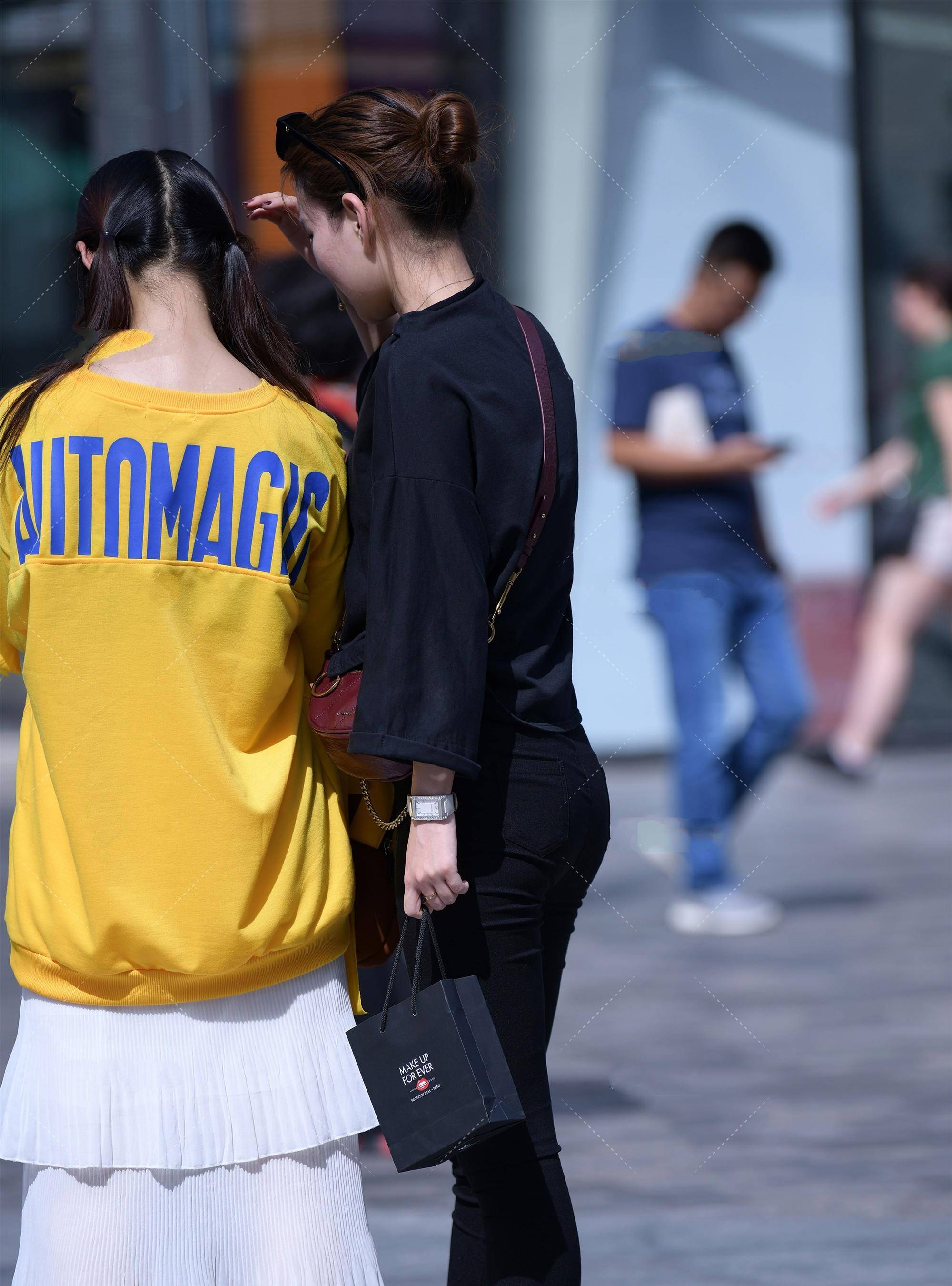 长裤|黑色系穿搭，配铅笔长裤、一字带鞋子，显黑酷潮流风