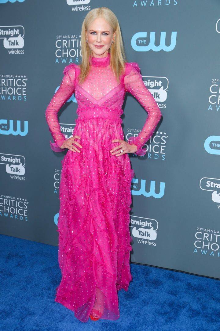 细节|一线明星红毯上撞衫，谁更好看？