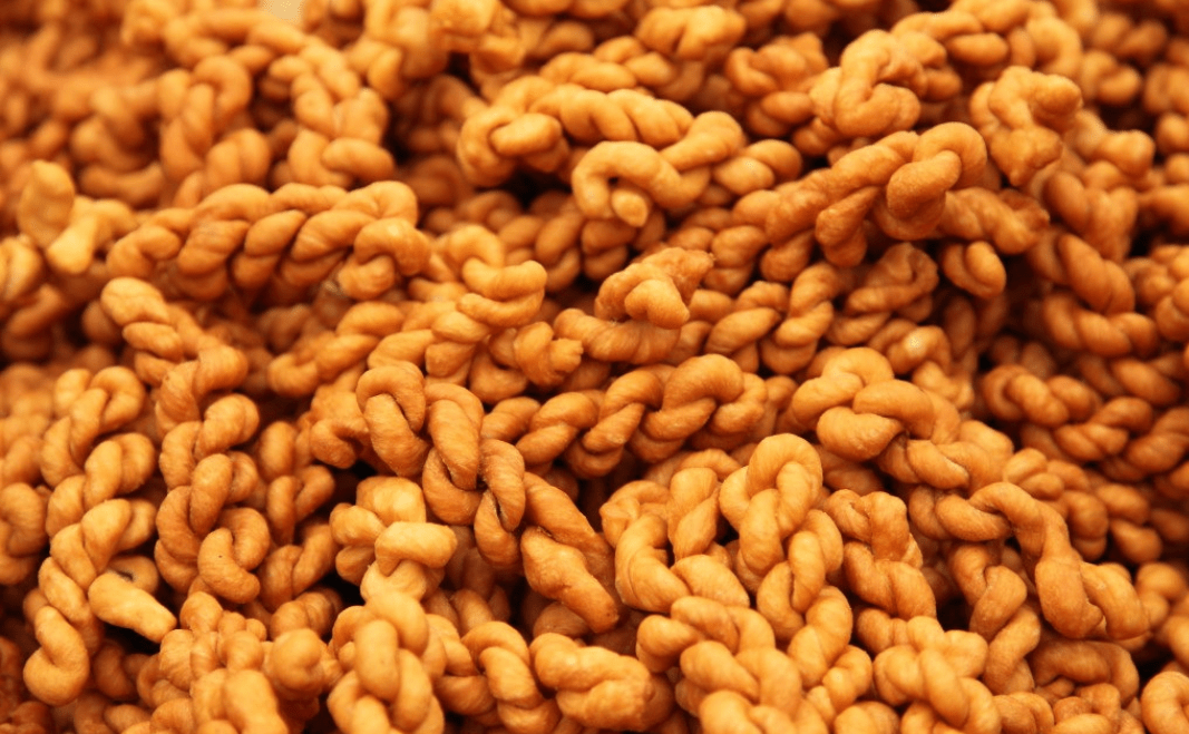 盐阜竹林糖麻花是江苏盐城市特色传统名特产,状如双龙盘旋,小巧玲珑.