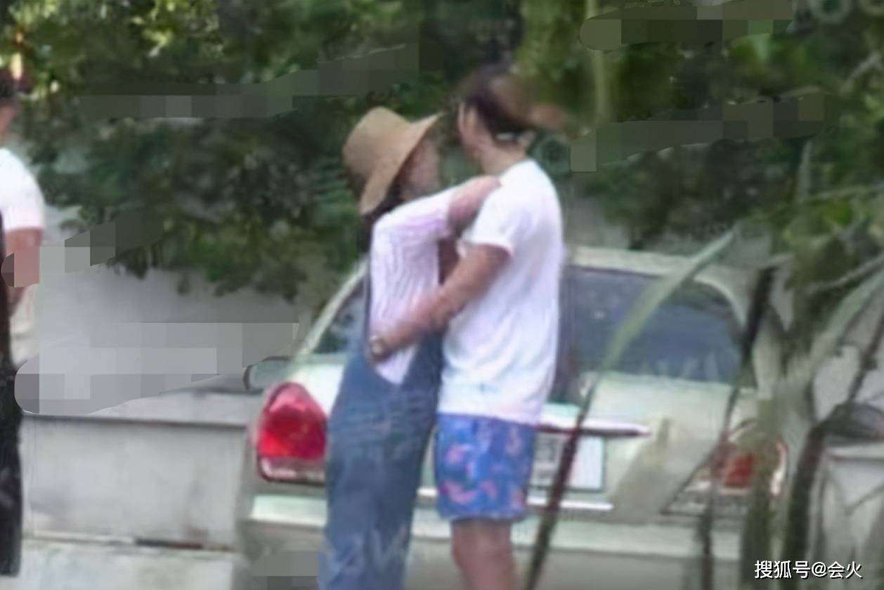 男子|白百何与男子吃饭被拍！裹外套手拿保温杯，一旁帅哥颜值高肌肉壮