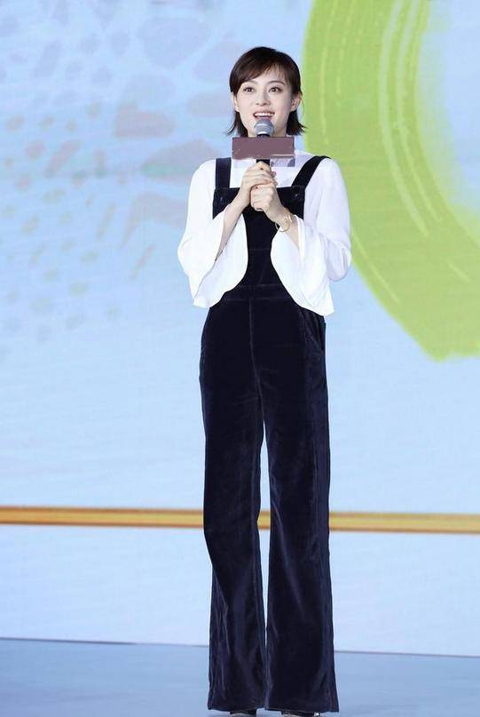 姐妹|孙俪穿搭太减龄了，喇叭袖上衣配背带裤，38岁嫩成18岁小姑娘