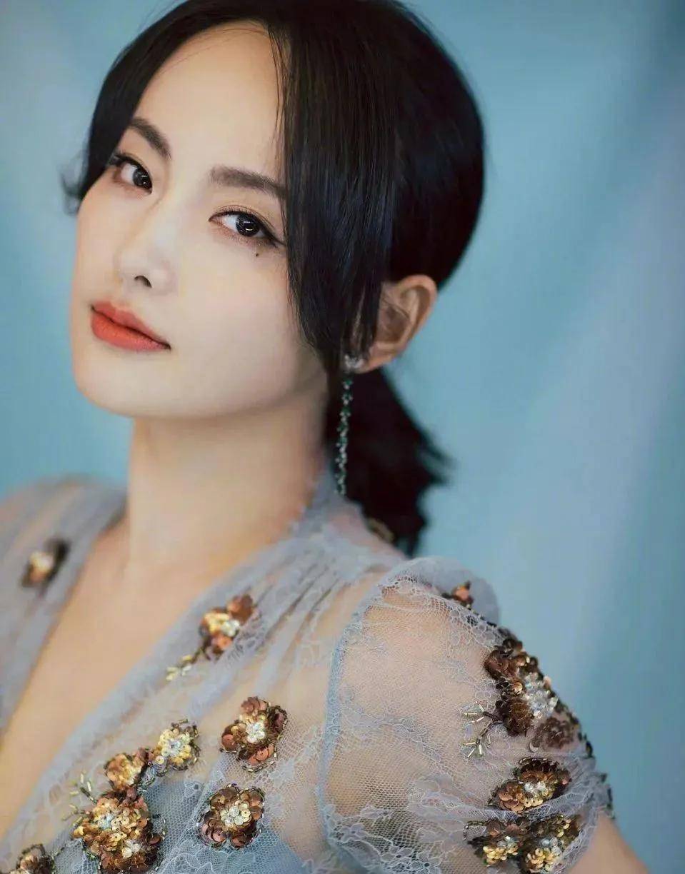 平面|姚安娜没救了，别人点痣变美人，她点痣变男人