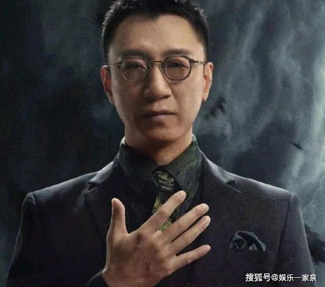 原创扫黑风暴剧中的李成阳总共有45副眼镜和50套西装孙红雷成全剧最靓