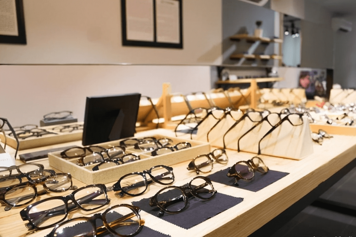 眼镜店的经营利润