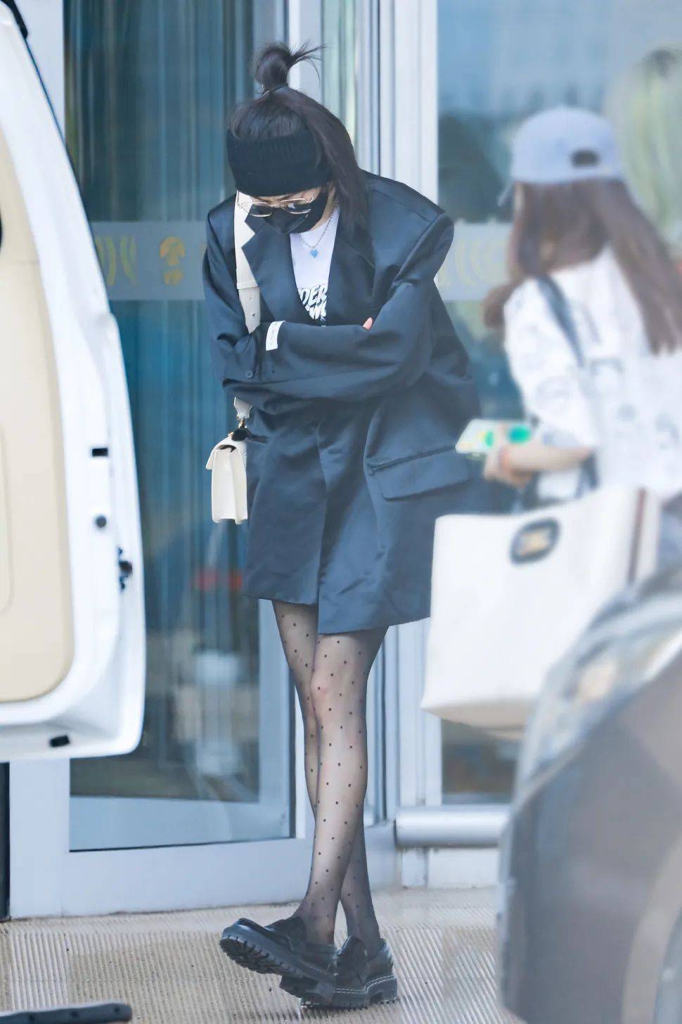 运动鞋|逛街偶遇杨幂…她穿短裤时总穿这几款鞋