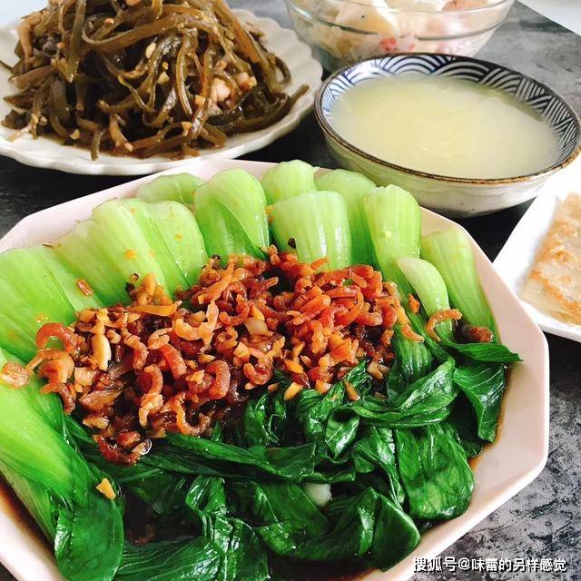 做法|早餐菜谱这样做，2个素菜、烙一张饼，20分钟吃进嘴里，营养美味