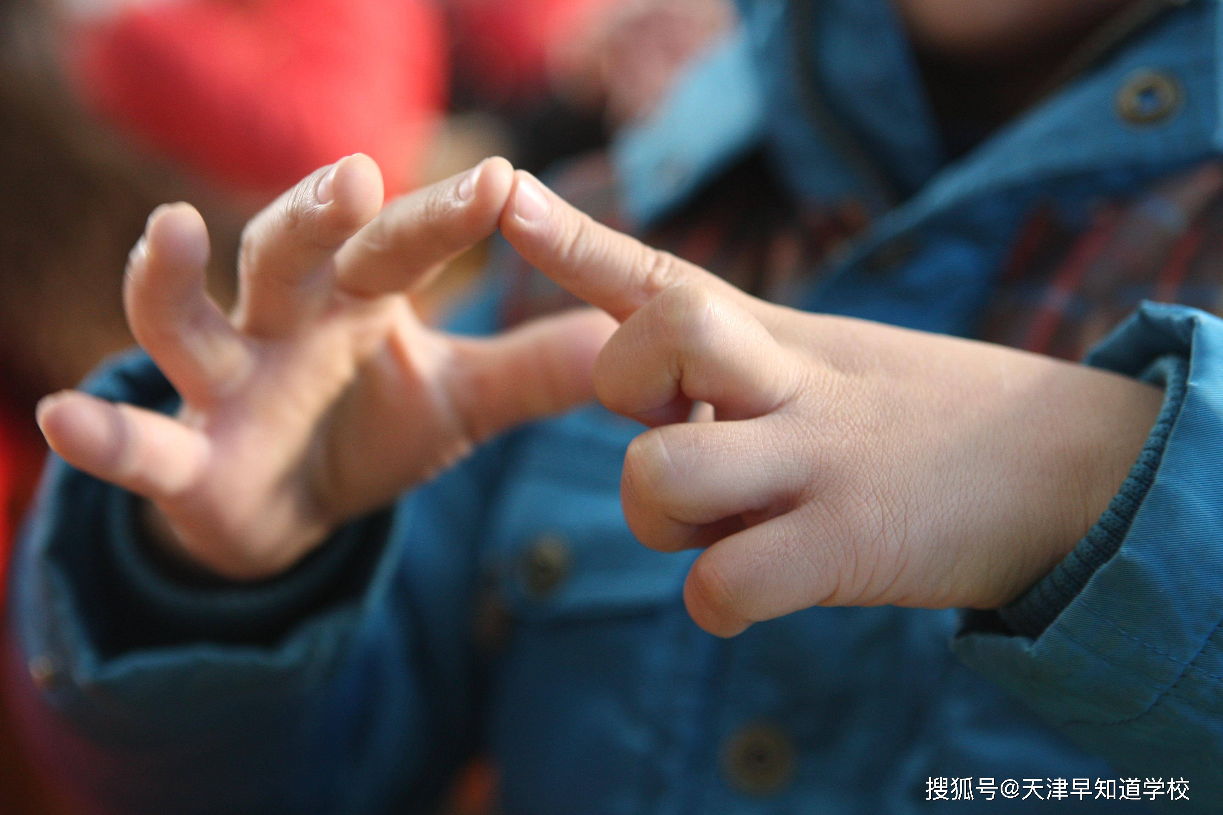 如何提升孩子的手眼协调能力?这些游戏玩起来_训练