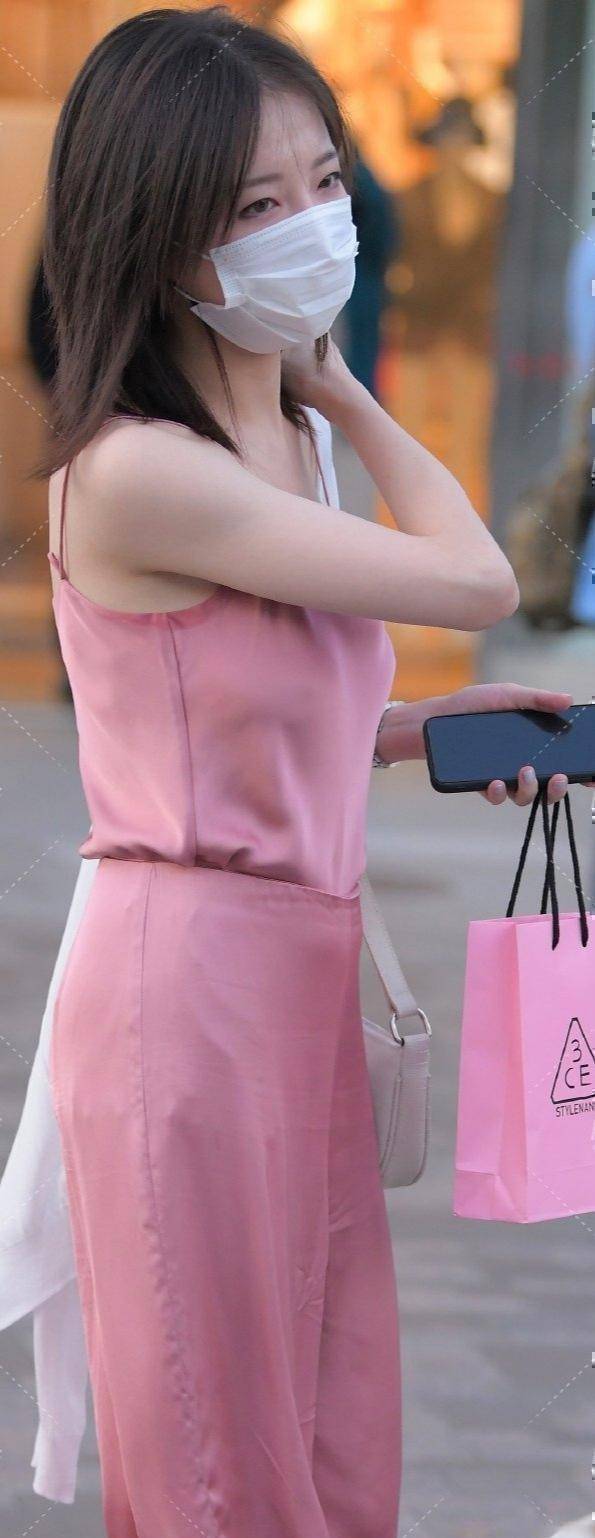 颜色|靓丽闪耀的打底裤穿出别样风采,穿出潮流风范,舒心自然