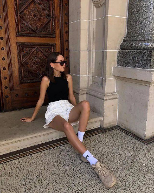 运动鞋|逛街偶遇杨幂…她穿短裤时总穿这几款鞋