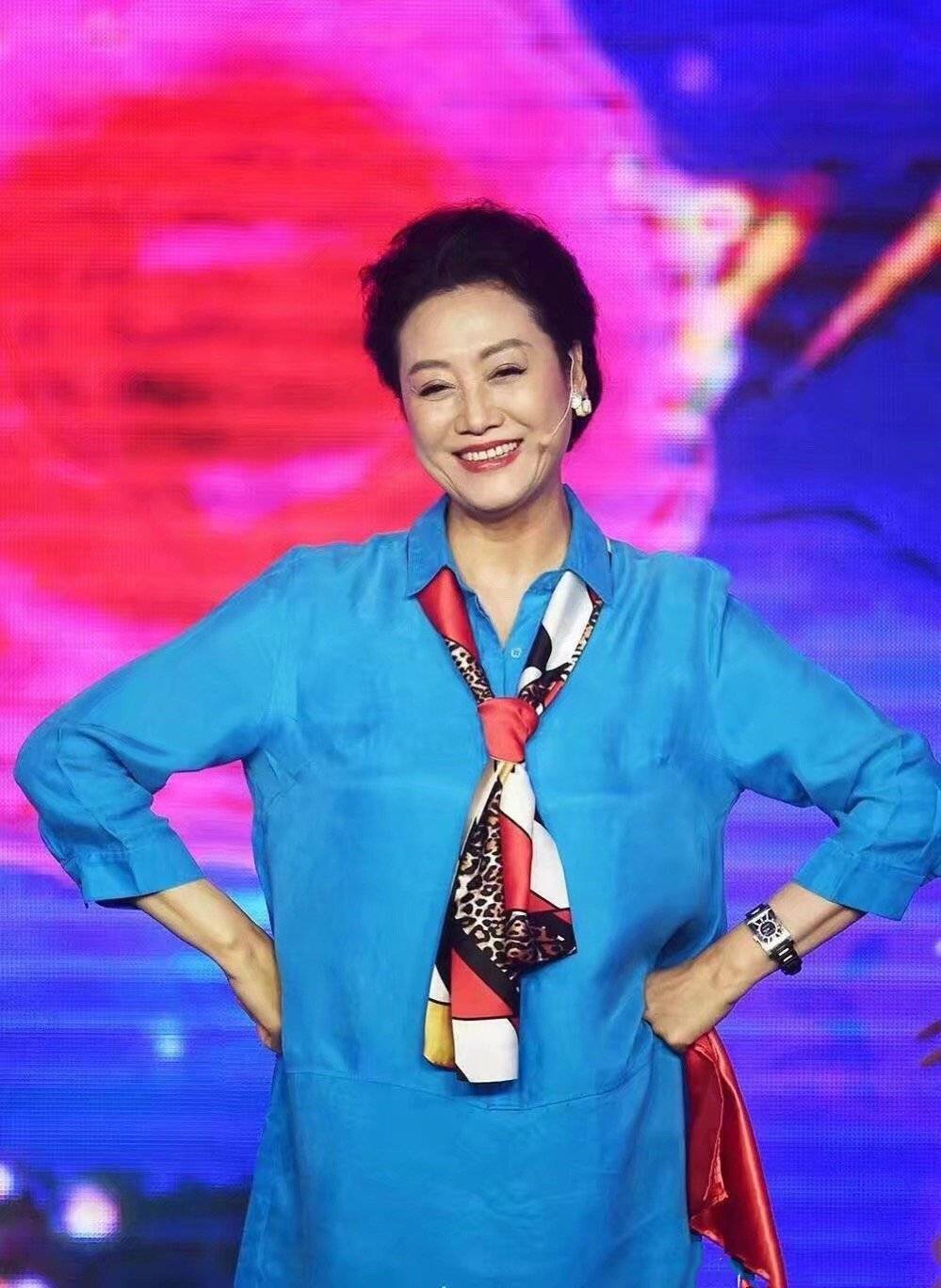 身材|车晓的瘦让身材大打折扣，别看妈妈王丽云穿得花，也比闺女有气质
