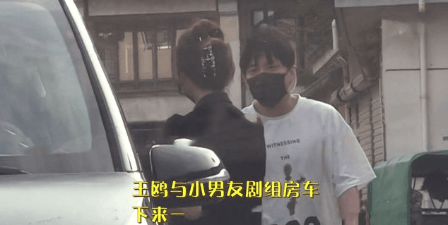 王鸥何九华年龄 9e60af23944a4325847e531c5568c204.png