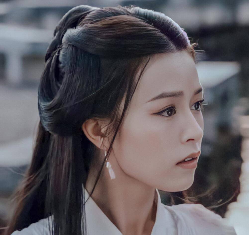 杨颖|娱乐八卦预报：迪丽热巴、靳东、李小冉、金晨、杨颖、刘浩存