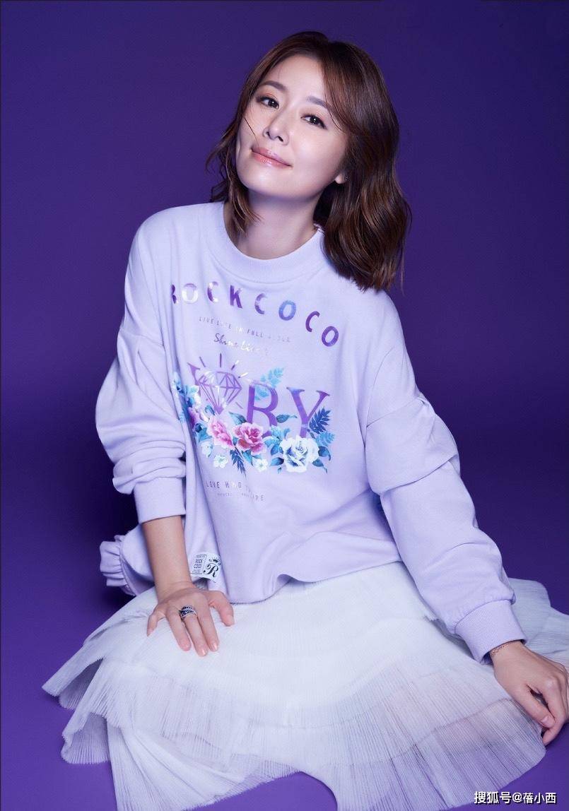 感觉|林心如这回改了风格，烫了摩卡波波头穿斜肩裙，就她能穿出高级感