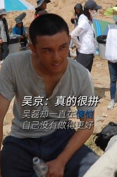 电影|21岁吴磊拍戏发生意外！未抓住缰绳不慎摔下马，连吴京都赞其拼命