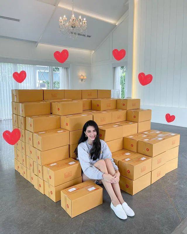 运动鞋|逛街偶遇杨幂…她穿短裤时总穿这几款鞋