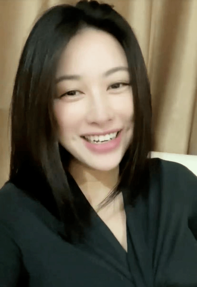 简风|朱珠产后6天正式露面！素颜穿裙装“清纯脸”太开挂，一点没胖