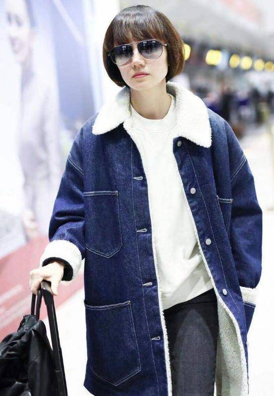 松紧|44岁袁泉难得没穿基本款，翻领外套配紧身裤松紧有度，很有国际范