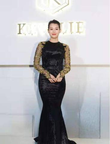 高个子|胡杏儿真该换造型师了,172的身材穿不出来,“虎背熊腰”倒很抢眼