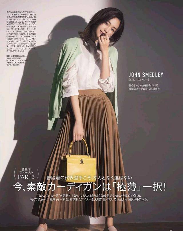 修下宽|秋季的“白色衬衫”，原来有那么多种穿法，怪不得这么受宠