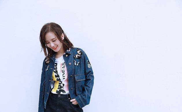 赵丽颖|刘诗诗产后首组写真曝光,牛仔外套青春时尚,生完孩子又变少女了