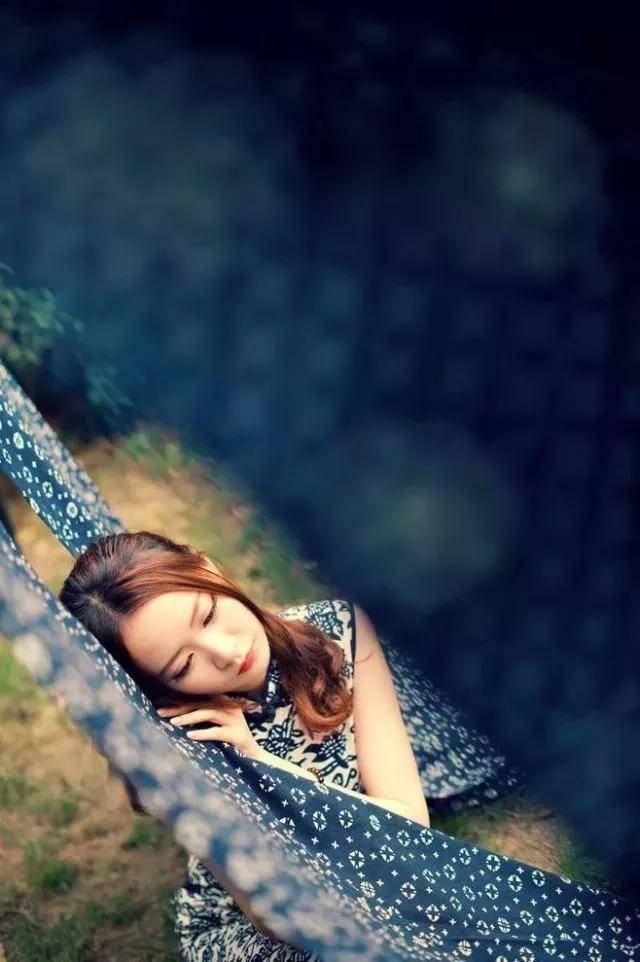 青花瓷|当旗袍碰到了青花瓷，相互衬托，真乃天作之合