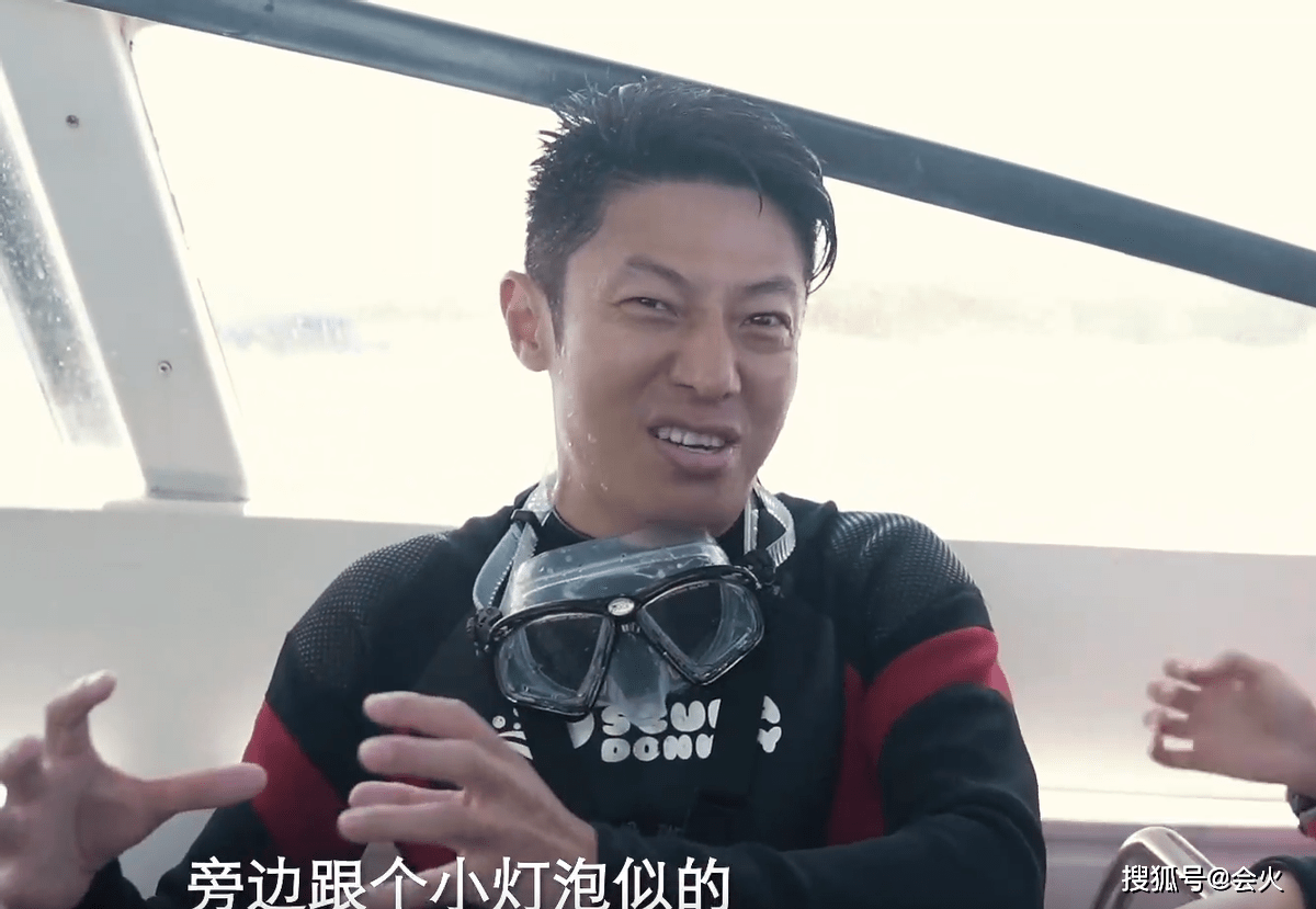 王冰冰|王冰冰素颜种珊瑚，尼格买提暴露超高发际线，被调侃在海下像灯泡